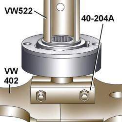 Использование приспособления VW40–204а, упорной плиты VW402 и оправки VW522 для запрессовки шарнира на вал привода
