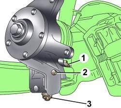 Расположение гаек (1 и 3) крепления шаровых шарниров нижних рычагов передней подвески и болта (2) крепления защитного кожуха