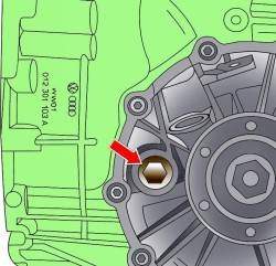 Расположение пробки маслоналивного отверстия механической коробки передач 01Е