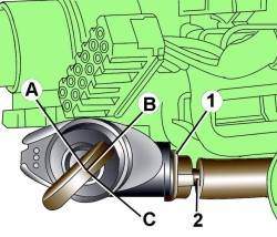 Положения ключа (А, В, С) при снятии замка зажигания и расположение рычага (1) и троса (2) замка зажигания