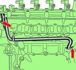 Расположение болтов крепления левой средней трубы системы охлаждения дизельного двигателя 3,3 л