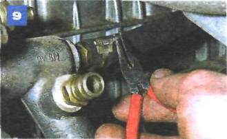 Снятие насоса охлаждающей жидкости на автомобиле с двигателем УМПО-331