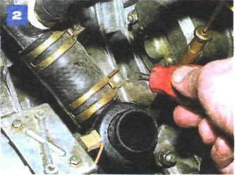 Снятие и проверка термостата на автомобиле с двигателем УМПО-331