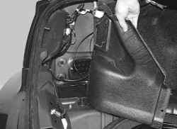 Снятие и установка боковых облицовок багажника