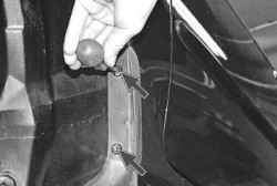 Снятие и установка брызговика и подкрылка переднего колеса