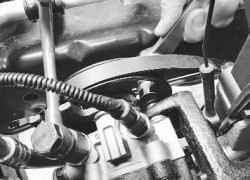 Проверка и регулировка натяжения ремня привода компрессора кондиционера и насоса гидроусилителя рулевого управления