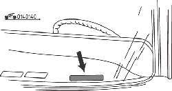 Расположение идентификационного номера (VIN) автомобиля в верхней части панели приборов со стороны водителя