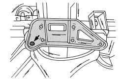 Установка монтажного кронштейна и нижней подушки (указанный стрелкой болт с установленной втулкой завернуть от руки)