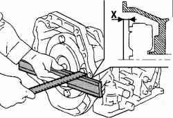 Проверка расстояния между креплением гидротрансформатора и поверхностью сопряжения картера автоматической коробки передач с двигателем