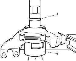 Снятие приспособлением 0621-D (1) и упорной пластиной съемника 0621-B (2) подшипника с поворотного кулака
