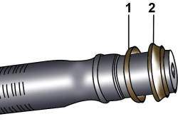 Установка тарельчатой шайбы (1) и промежуточного кольца (2) на вал привода