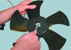 Снятие и установка электродвигателей вентиляторов системы охлаждения двигателя