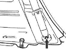 Болт нижнего крепления ремня безопасности заднего сиденья (указан стрелкой)