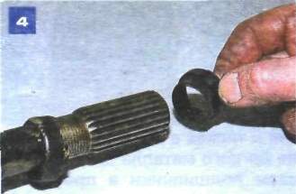 Замена сальника шлицевого соединения фланца эластичной муфты и хвостовика переднего карданного вала