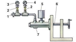 —11. Схема проверки состояния переднего уплотнительного кольца на герметичность