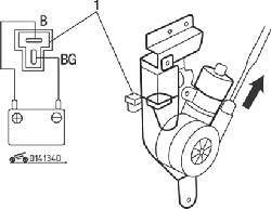 Подключение аккумуляторной батареи к контактам «В» и «BG» разъема (1) для вытягивания антенны