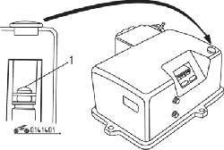 Расположение винта (1) регулировки подачи воздуха при работе двигателя на холостом ходу