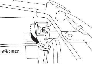 Снятие защитного чехла переднего указателя поворота автомобилей с дизельными двигателями