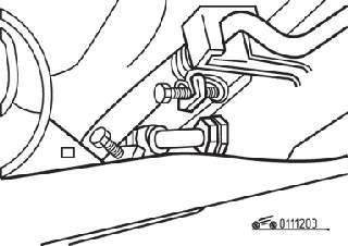 Расположение шланга, соединяющего автоматическую коробку передач с масляным радиатором