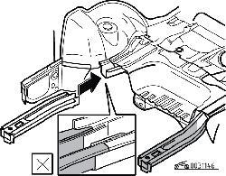 Установка лонжерона багажника с переходной деталью и способ его соединения