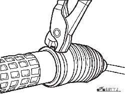 Снятие хомутов крепления защитных чехлов рулевой передачи
