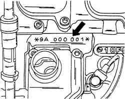 Расположение идентификационного номера на 2,0-литровом двигателе (показано стрелкой)