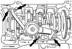 Места крепления масляного насоса в нижней части картера двигателя VR6 показаны стрелками